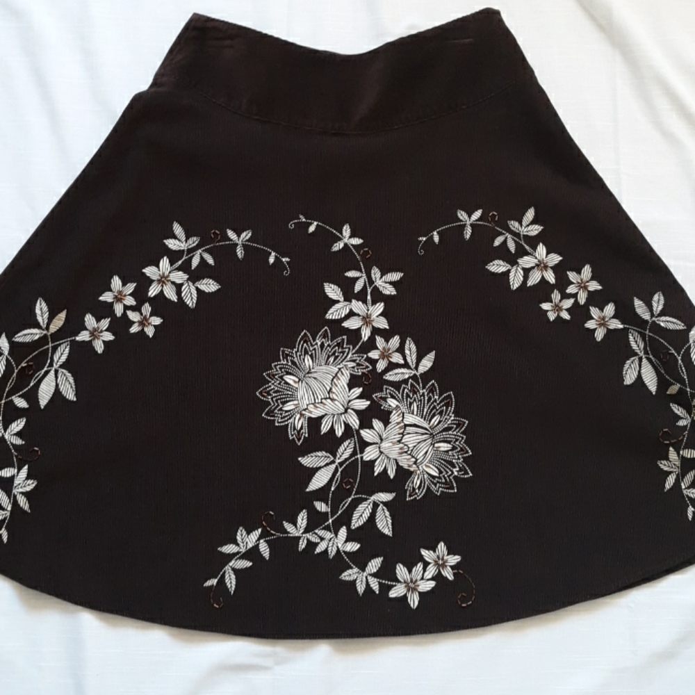 TALBOTS Petites corduroy embroidered skirt Sz 4P EUC